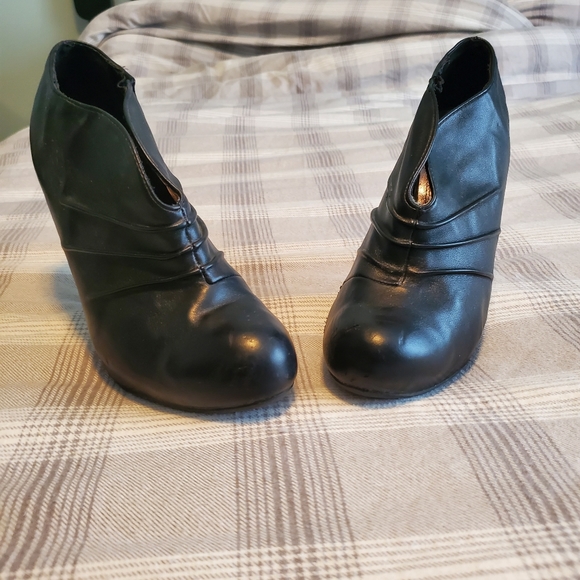 Leather 4 1/2 inch heels - Picture 8 of 9